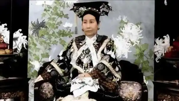 可最终这场博弈到底是失败了,光绪惨遭关禁闭,珍妃也进了冷宫.3.