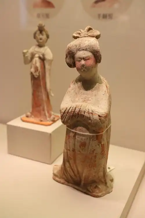 唐代/文物/仕女陶俑
