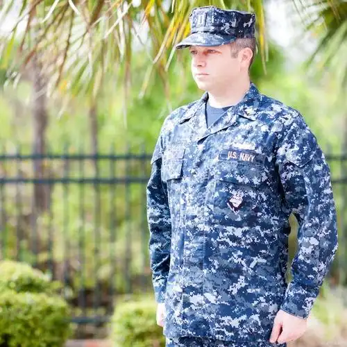 蓝色迷彩服是什么兵