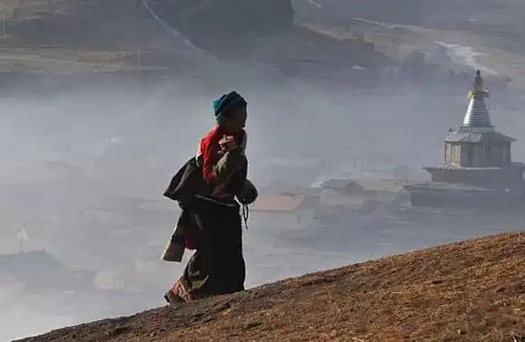 不要问我,何时第一次拜佛;我与佛的相识,已在前世的旅途