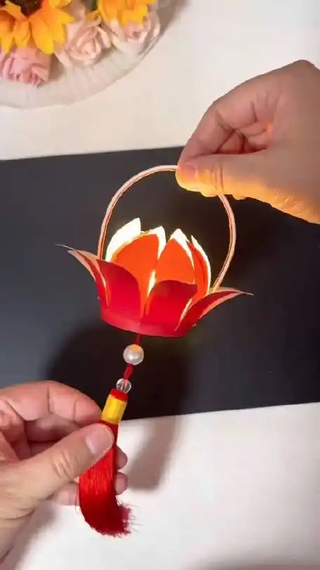 用一次性纸杯做好看的元宵节花灯……|元宵节_新浪新闻