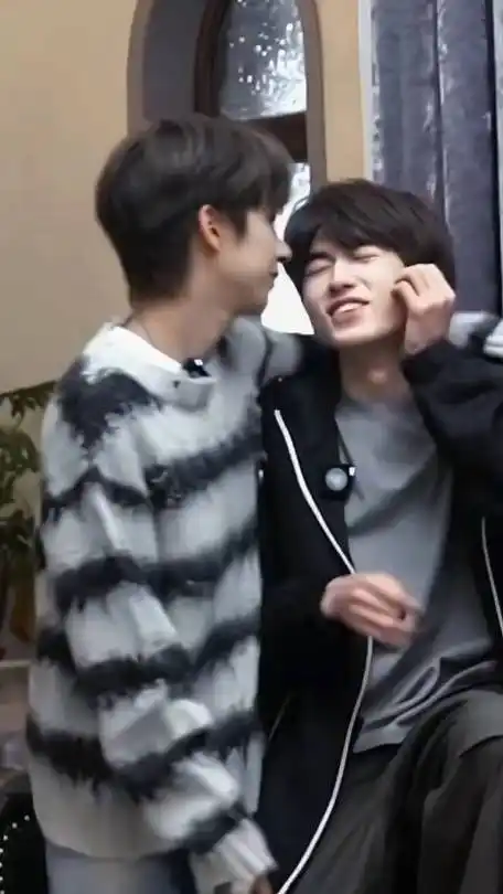 宋亚轩贺峻霖再跳大艺术家