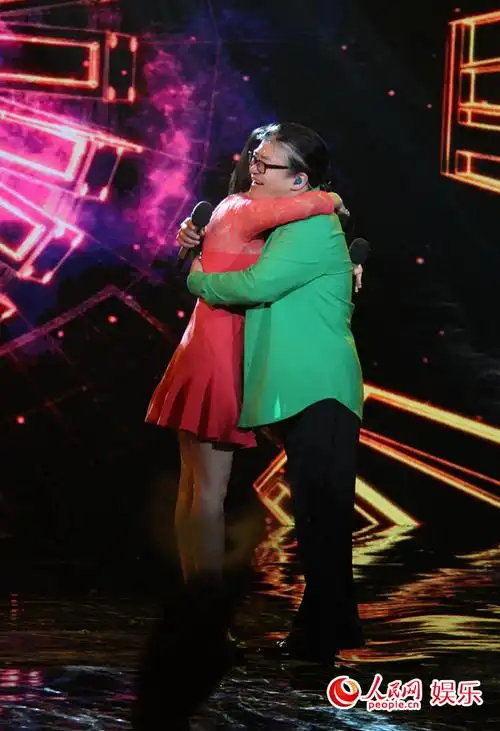 姚贝娜金嗓发声亮相金鹰节 与刘欢首度同台合唱(组图)