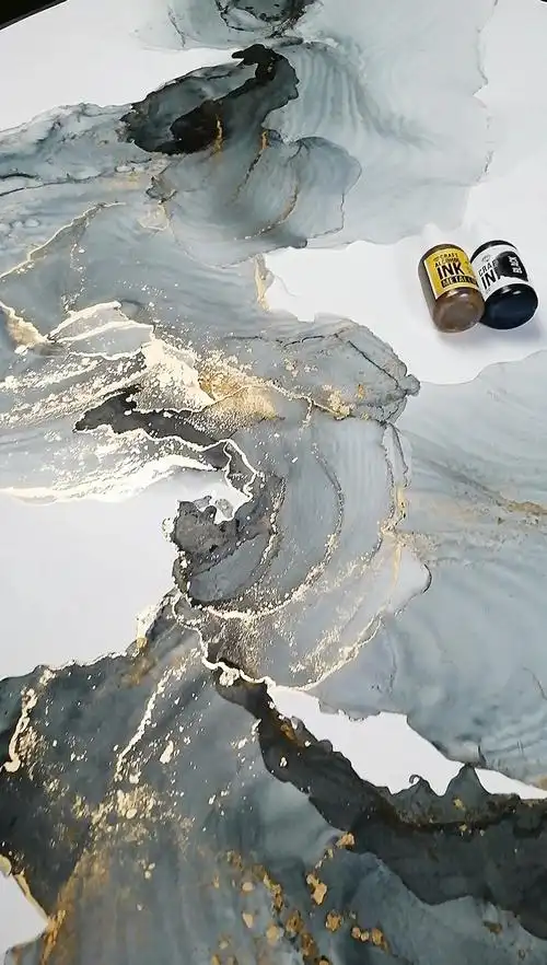 酒精墨水画|黑金纹理 酒精墨水颜料与墨水稀释夜的混合, 在吹动的