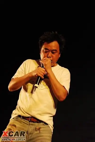 瑶瑶小盆友在广州看了陈升最新的演唱会,把照片传在博客上,我就百度了