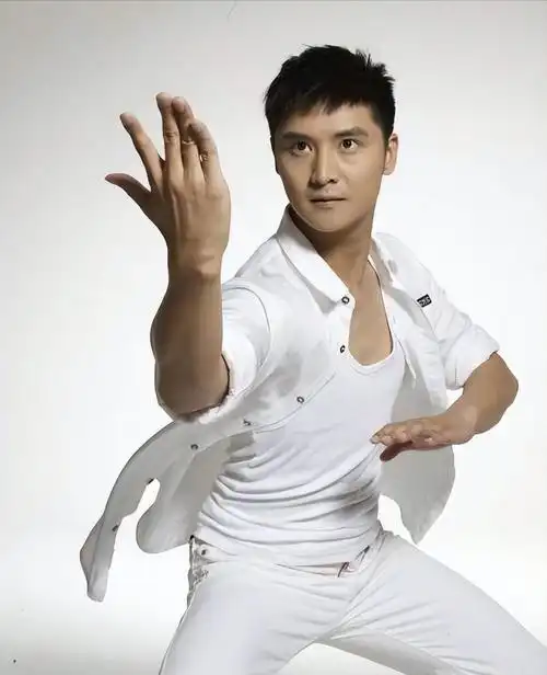 回顾叶一茜23岁嫁给田亮结婚15年儿女双全今成富豪婆婆认可