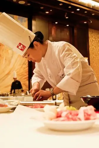 李奥纳多餐厅副厨师长lily获得2013《新西餐》首届"优秀大厨"烹饪比赛