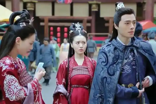 《明月照我心》女主催眠撩汉男主梦游爬床 还有你的磊子突然出现