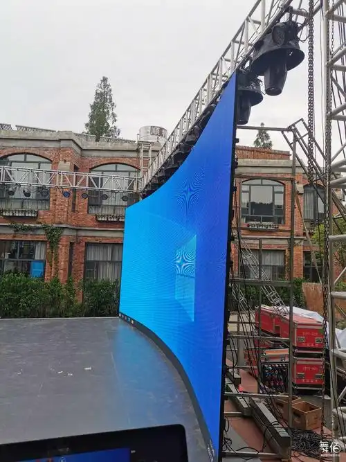 户外高亮大屏-舞台灯光设备租赁_舞美音响背景租赁_舞台搭建led灯租赁