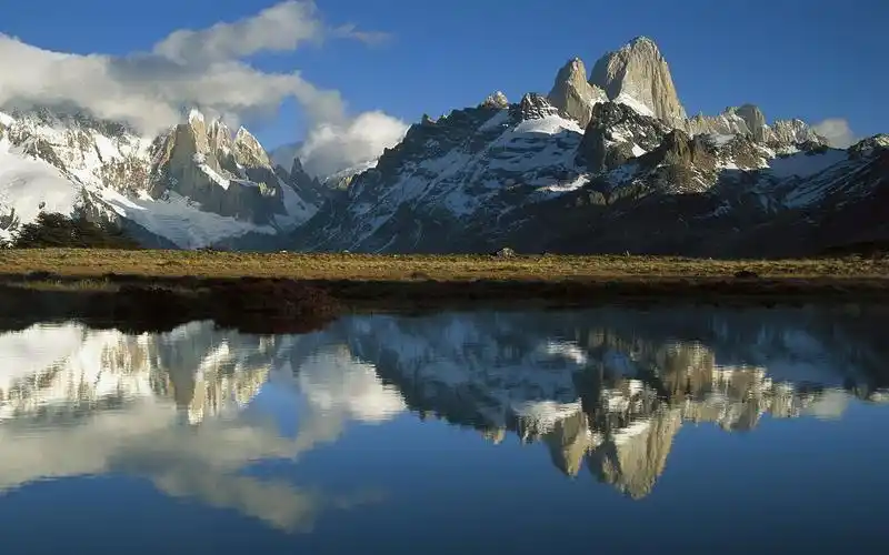 宽屏水中倒影风光风景壁纸