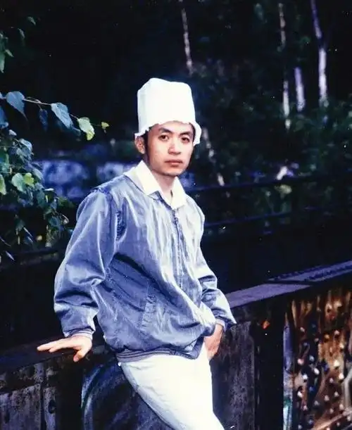 天才诗人顾城的悲剧人生戴着帽子我就可以在家里走遍天下