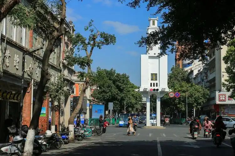 原创一觉醒来,泉州中山路的树都不见了