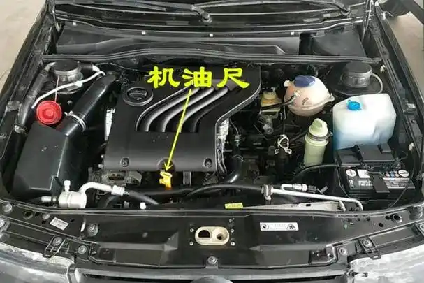 如何正确检查发动机中的机油量?从机油尺处向外窜气是怎么回事?