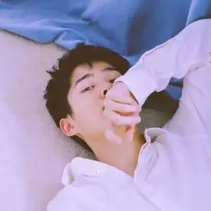 头像男清新自然高清洋溢着青春的清新阳光少年