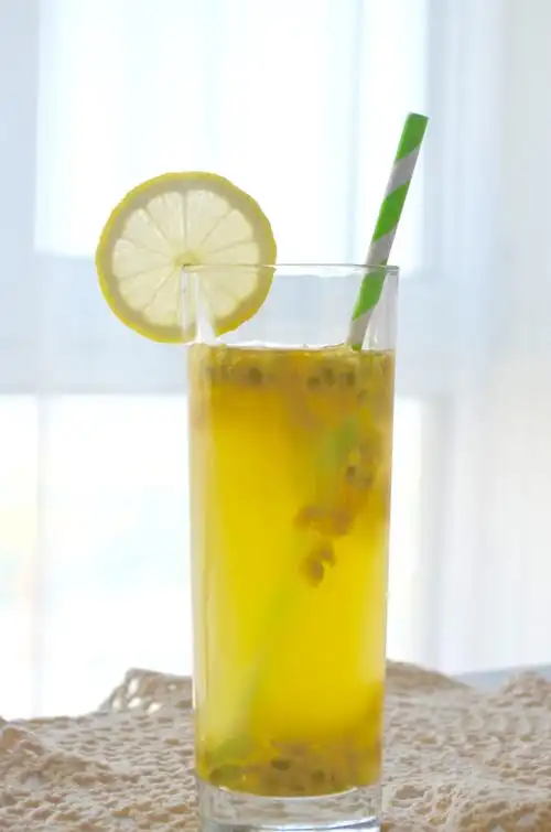 百香果柠檬气泡水