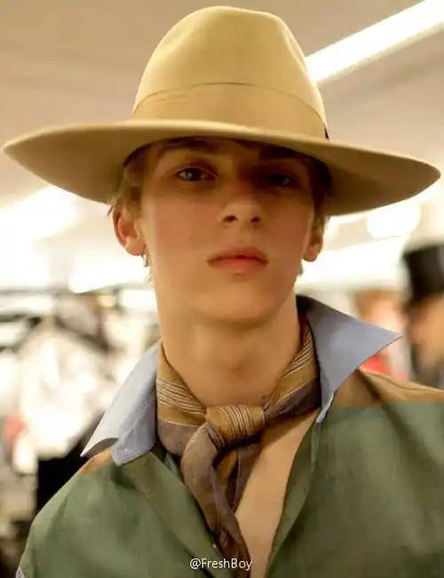 17岁的波兰小鲜dominik sadoch,不言不语也是好风景.