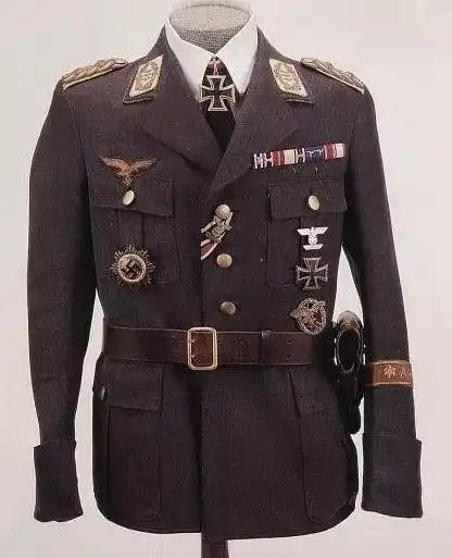 直击号称二战"最帅气"军装的德军制服