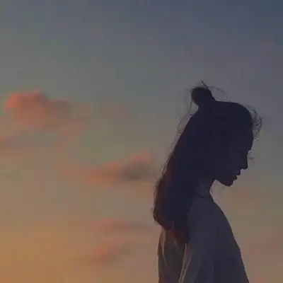 超美女生头像背影