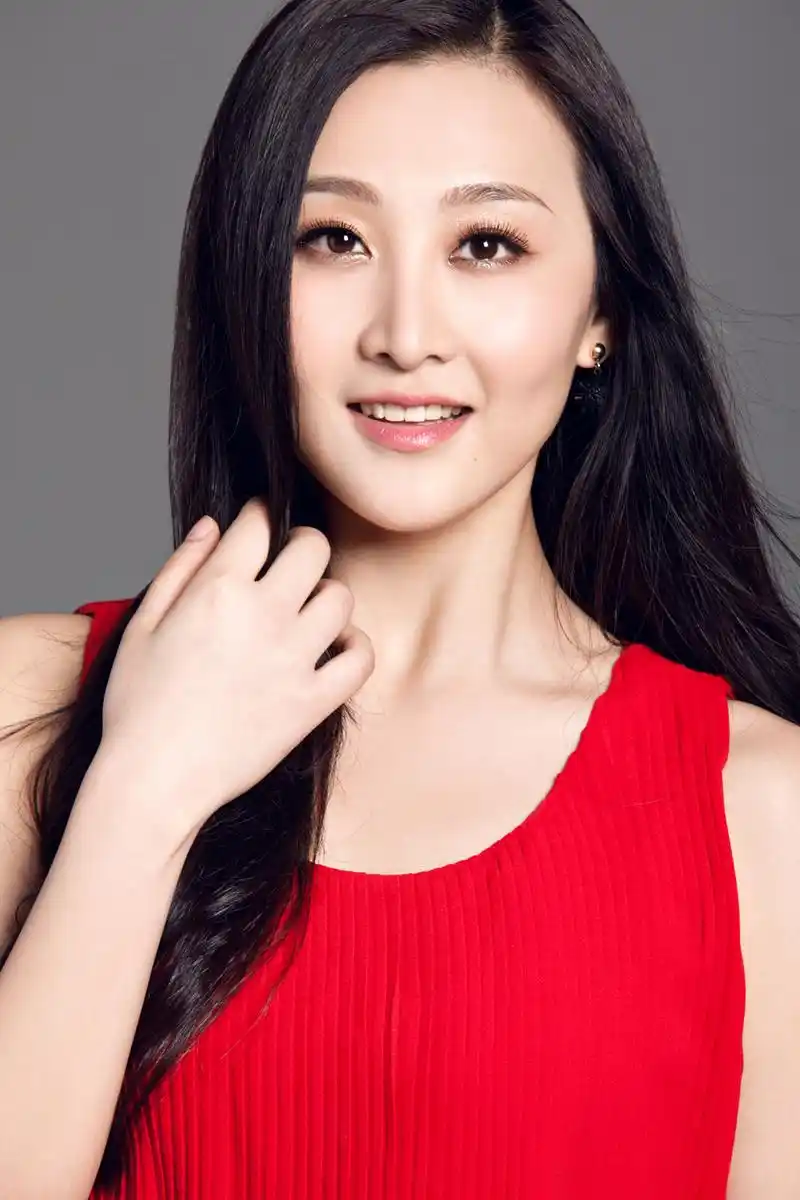 组图:钱璇全新时尚写真 温馨甜美笑容_高清图集_新浪网