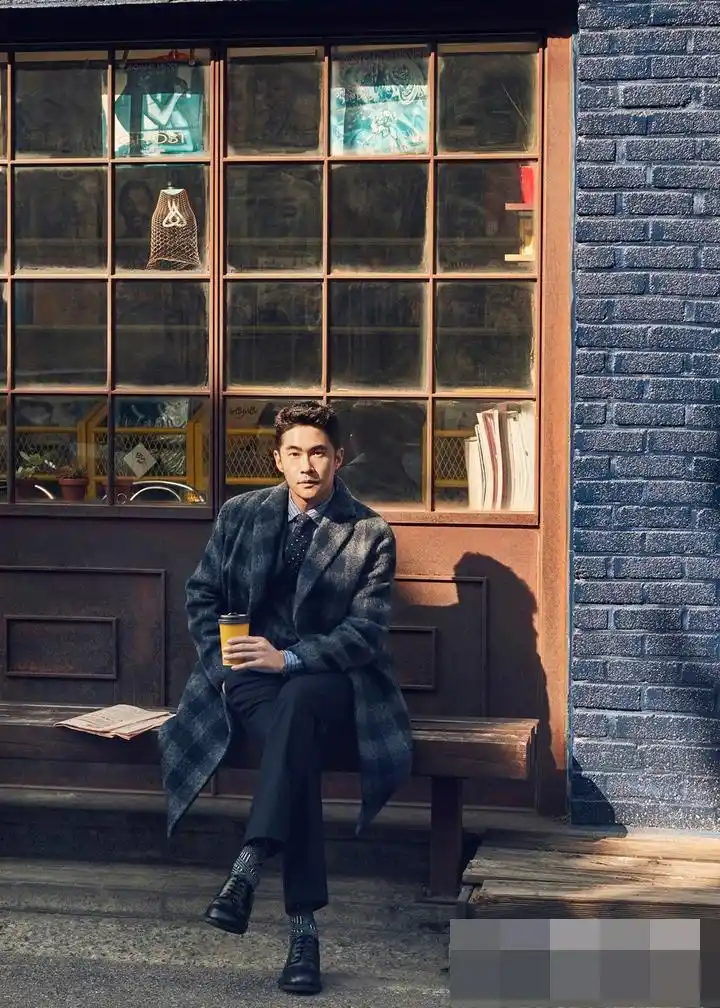 新浪娱乐讯 韩国模特裴正南为代言品牌拍摄的一组最新宣传照今天曝光