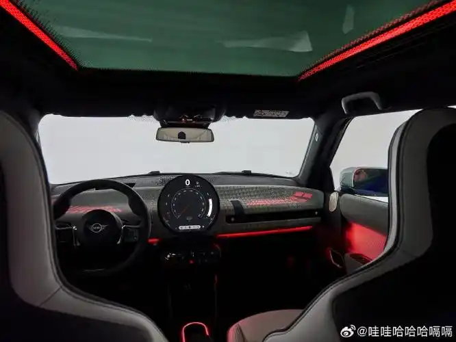 全新mini电动版正式上市,全新电动mini cooper车型共发布5款车型,定位