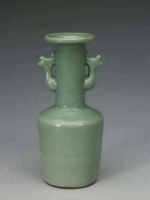 县以及福建的浦城,松溪两县,这一带都是盛产青瓷的地方,而以龙泉为盛