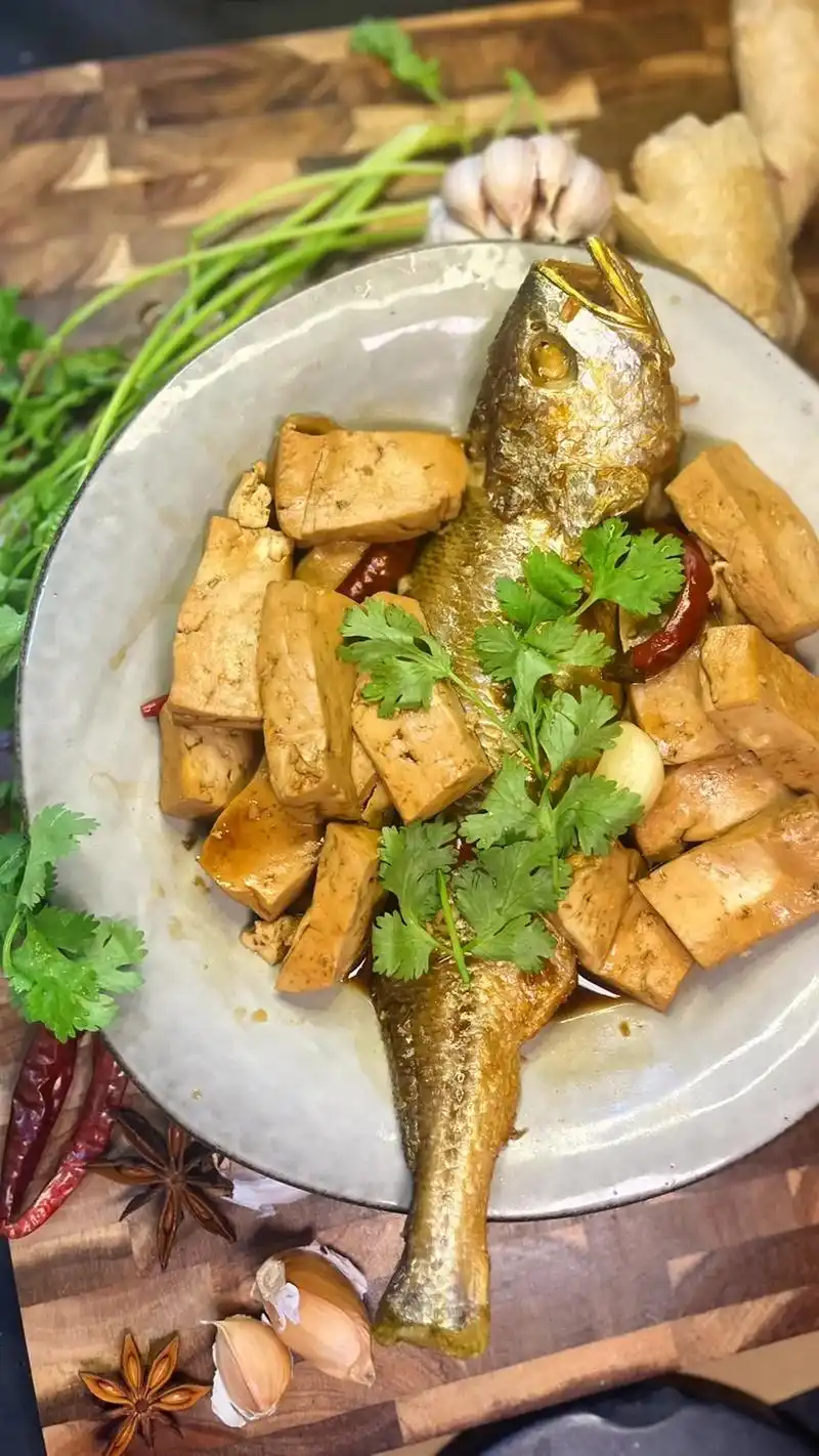 黄鱼烧豆腐!天冷秋膘贴起啦!#图文伙伴计划 #创作灵感 一 - 抖音