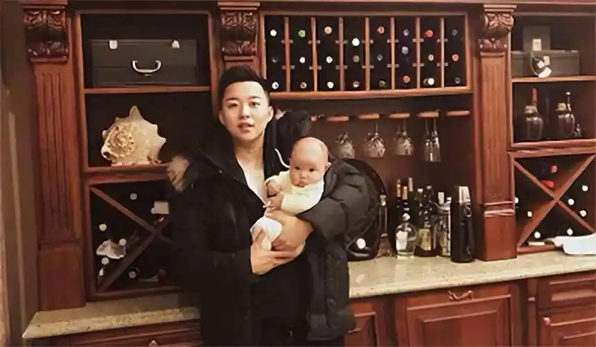 摒弃偏见尊重他人选择叶海洋的故事反映出社会对于非传统家庭形式的