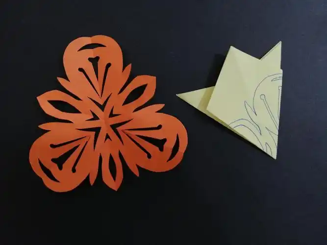 慧心巧手春暖花开小小剪纸课堂六三瓣团花