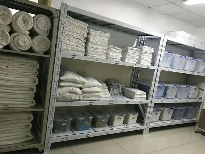 库房物品摆放整齐美观,一目了然,伸手可及.