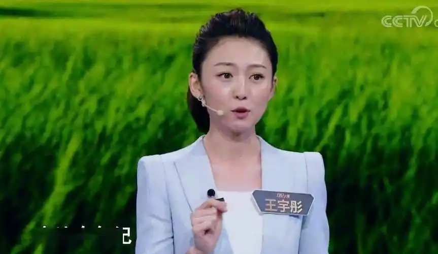 第一轮被淘汰主持人大赛年龄最小选手王宇彤加盟央视新闻播报首秀如何