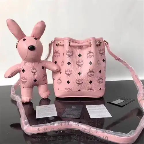 mcm水桶包myz7axl45pv001浅粉色小兔子visetos玩偶抽绳包