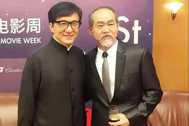 成龙出800万的高额片酬邀请元华拍戏却被元华一口拒绝了