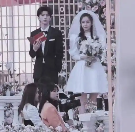 《奔跑吧》路透再曝光,杨颖身穿婚纱手拿捧花,看到蔡徐坤爱了_节目