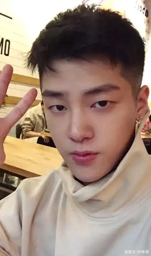 唇红齿白的90后小奶狗,快三十岁的男人了,怎么保养得这么年轻?