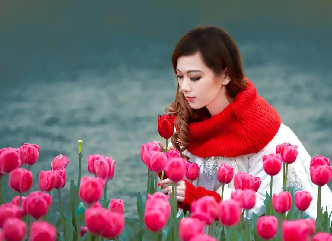 郁金香人像随拍.每年都来,风吹过,阳光温暖,花依旧盛开!但总 - 抖音