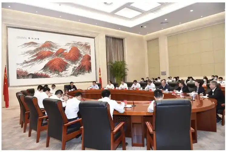 刘奇书记带头给省委办公厅机关党员干部上党课