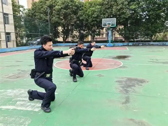 福州市公安局晋安分局巡特警反恐大队开展枪械训练