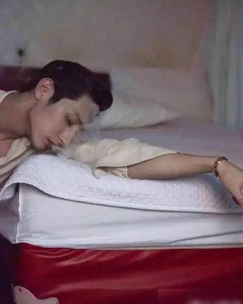 184cm韩国江南太子李洙赫一副禁欲脸神仙颜值惹人爱