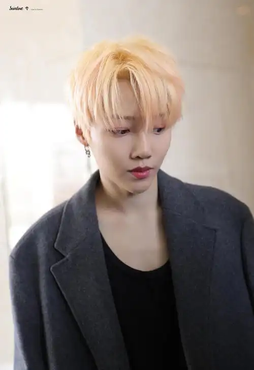 为刘雨昕的金发疯狂打call,冷白皮真的好适合这个发色!