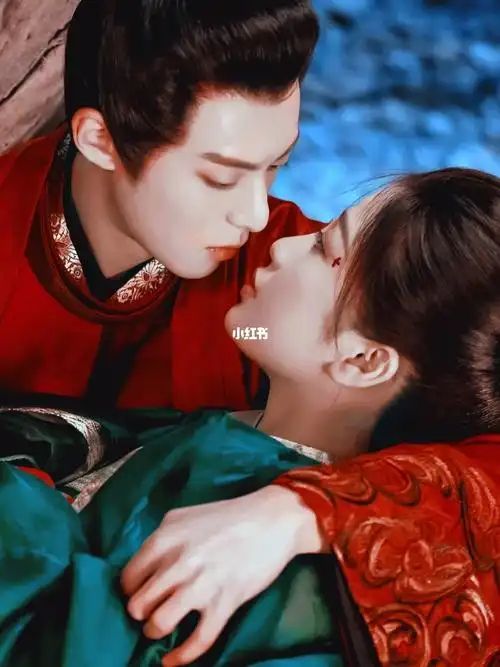 甜蜜暴击大强小兰花亲吻花絮