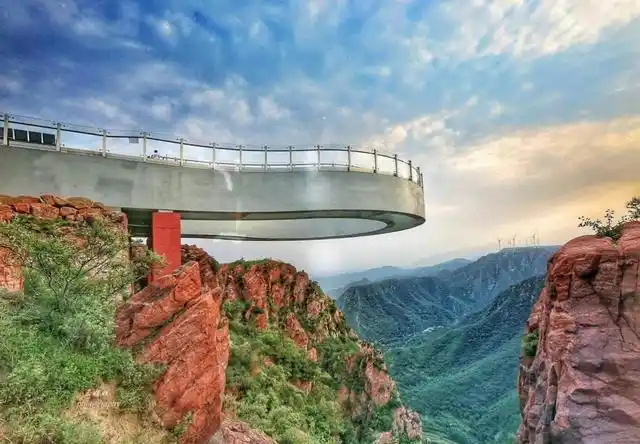 郑州伏羲山红石林景区,悬崖秋千!成众多网红打卡圣地