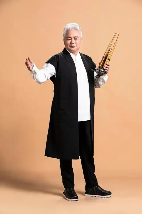 周末人物|方锦龙带你入"国乐圈"-腾讯新闻