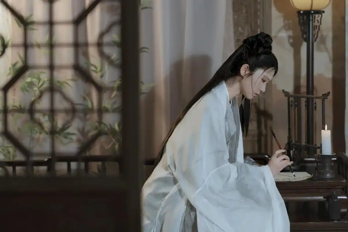 黛玉焚稿 #新版红楼梦 #林黛玉  我一生与诗书做了闺中伴 - 抖音