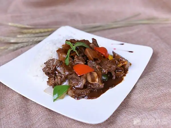黑椒牛仔骨白菇饭