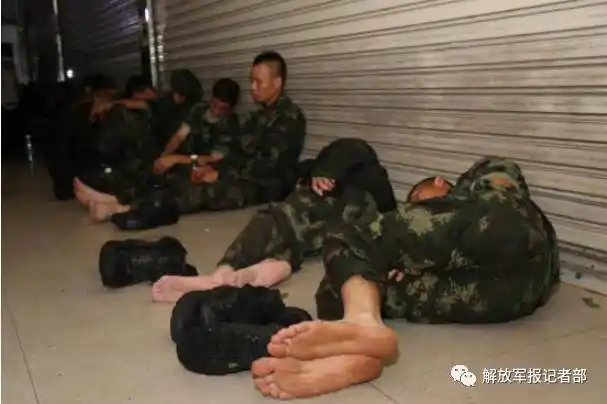 四天两历台风!他们"狼狈"的样子,感动整座城市.