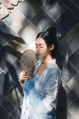 古风摄影:拿扇子的温柔女生