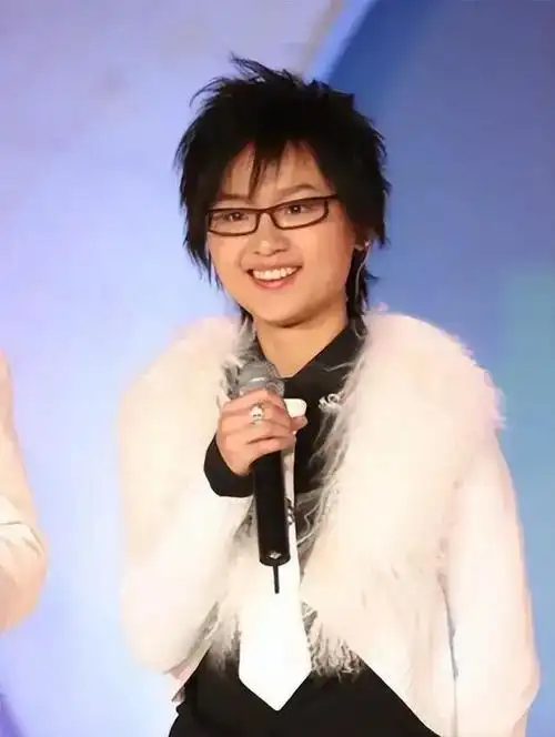 黄雅莉官宣生子,05级超女她和叶一茜是最圆满的|何洁|周笔畅|张靓颖