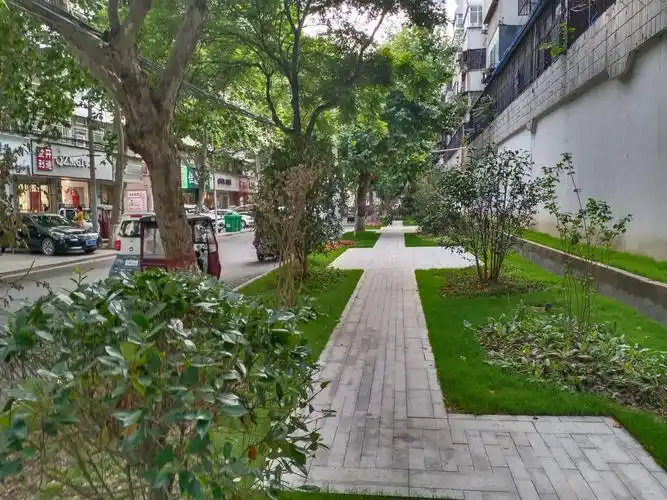 小型游园亮相街头