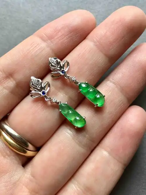 高冰种阳绿福豆耳坠18k白金钻石镶嵌 - 翡翠禄来